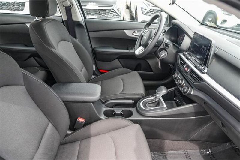 2024 Kia Forte LXImage 17