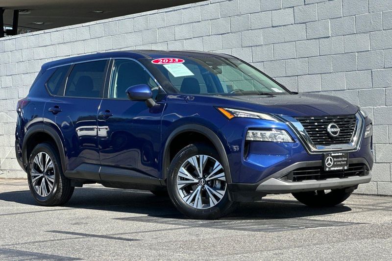 Used 2023 Nissan Rogue SVImage 2
