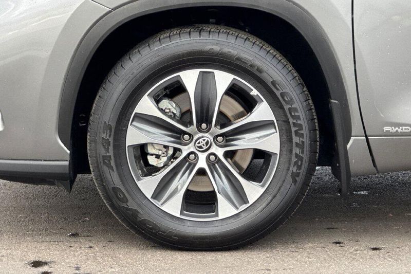 Used 2026 Toyota Highlander Hybrid XLEImage 25