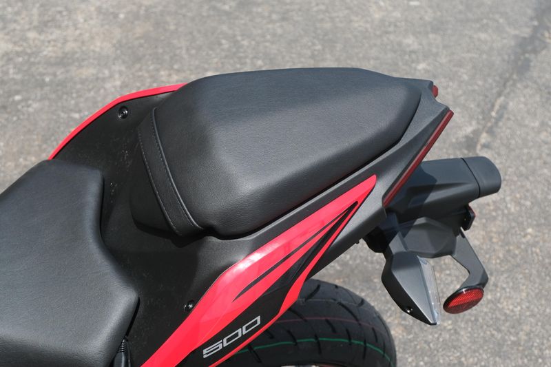2025 Kawasaki NINJA 500 ABS PASSION RED AND METALLIC FLAT SPARK BLACK AND METALLIC MATTE DARK GRAY Image 18