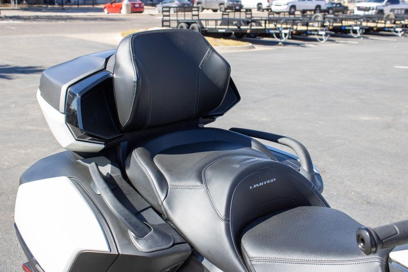 NEW 2026 CAN-AM SPYDER RT LIMITED Image 10