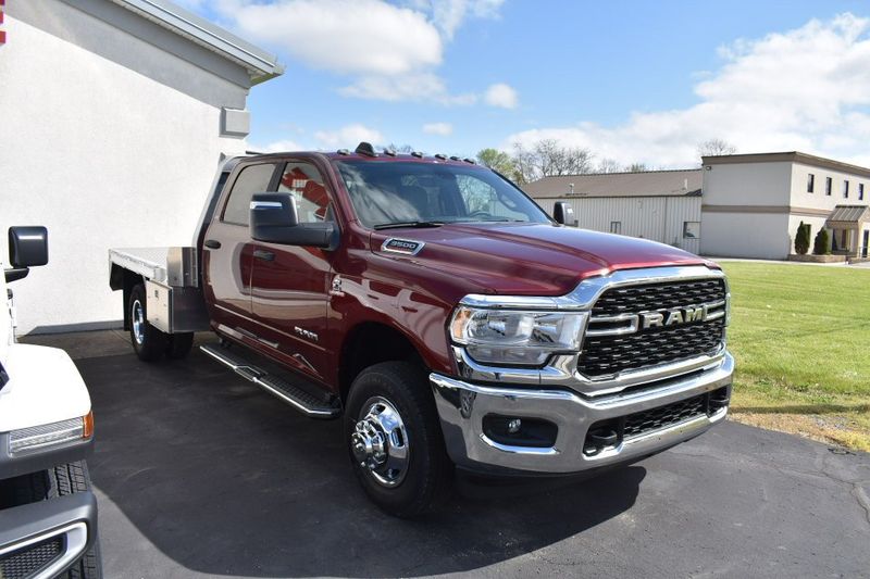 2024 RAM 3500 Chassis Cab SLTImage 2