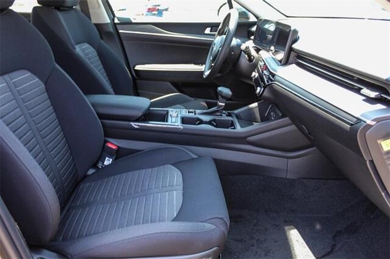 New 2025 Kia K5 LXSImage 9