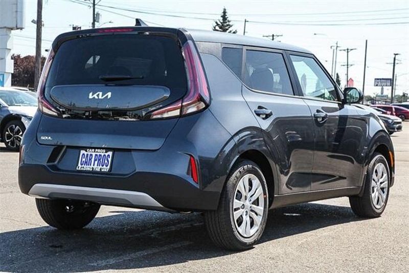 2025 Kia Soul LXImage 17