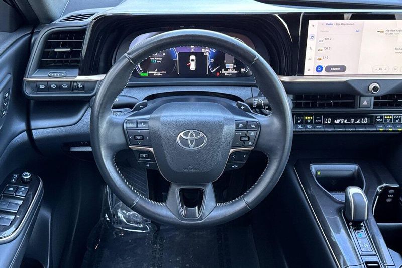 Used 2025 Toyota Crown Signia XLEImage 13