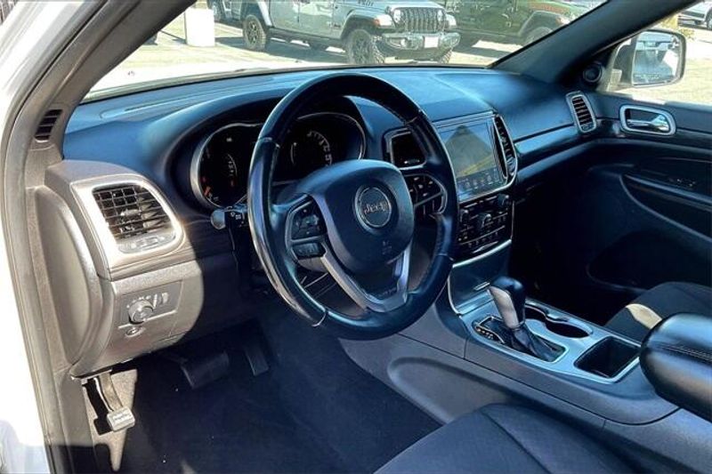 Used 2019 Jeep Grand Cherokee Laredo EImage 14