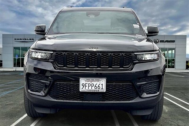 2023 Jeep Grand Cherokee AltitudeImage 2