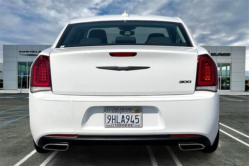 Used 2023 Chrysler 300 TouringImage 3