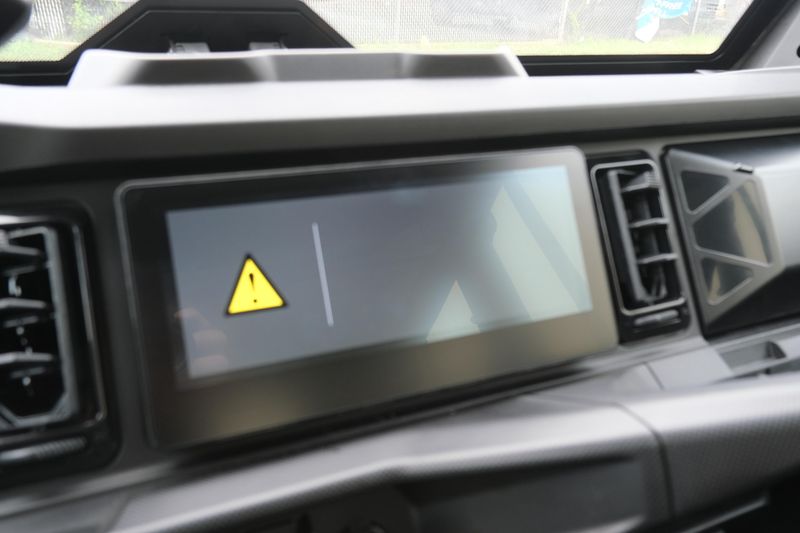 NEW 2026 CAN-AM DEFENDER MAX XT CAB HD11 WITH 1025 INCH TOUCHSCREEN Image 25