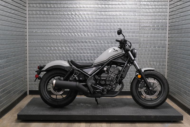 NEW 2026 HONDA REBEL 300 E-CLUTCH Image 2