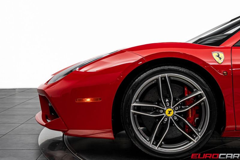 2017 Ferrari 488 Spider *CARBON INTERIOR * IMMACULATE CONDITION*Image 17