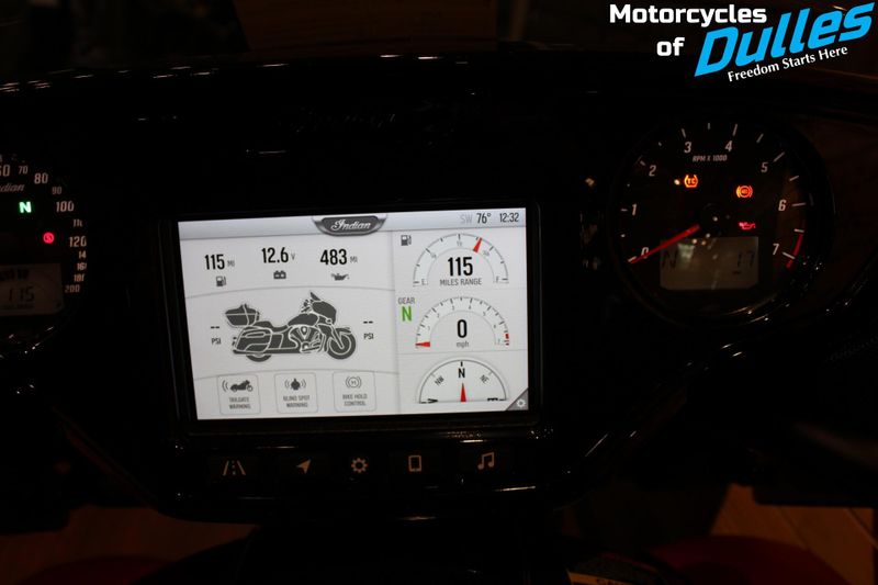 2025 Indian Motorcycle Roadmaster PowerPlus Dark Horse Image 10