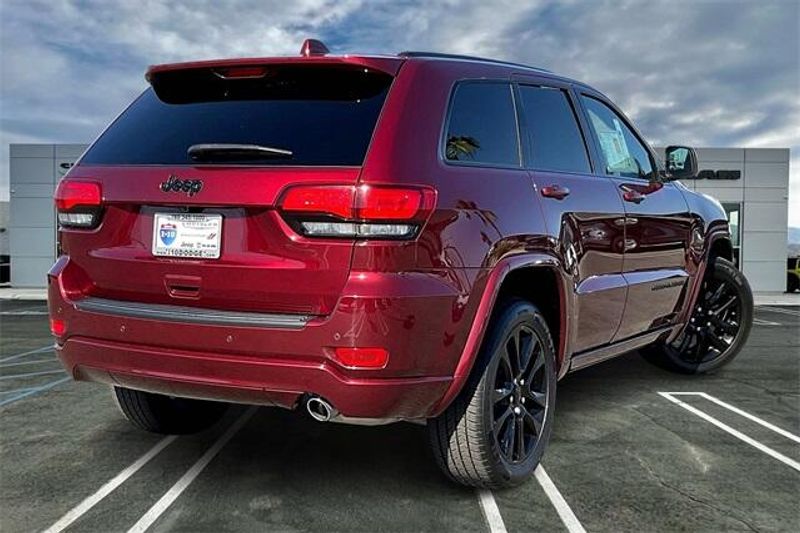 Used 2021 Jeep Grand Cherokee Laredo XImage 13