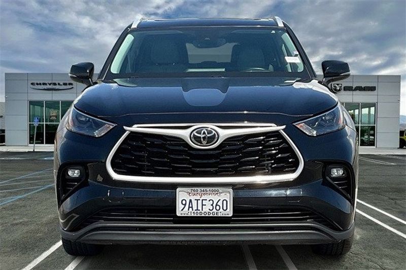 2022 Toyota Highlander XLEImage 2