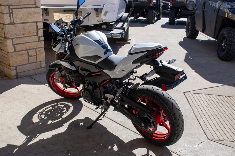 NEW 2026 KAWASAKI Z500 SE ABS Image 4