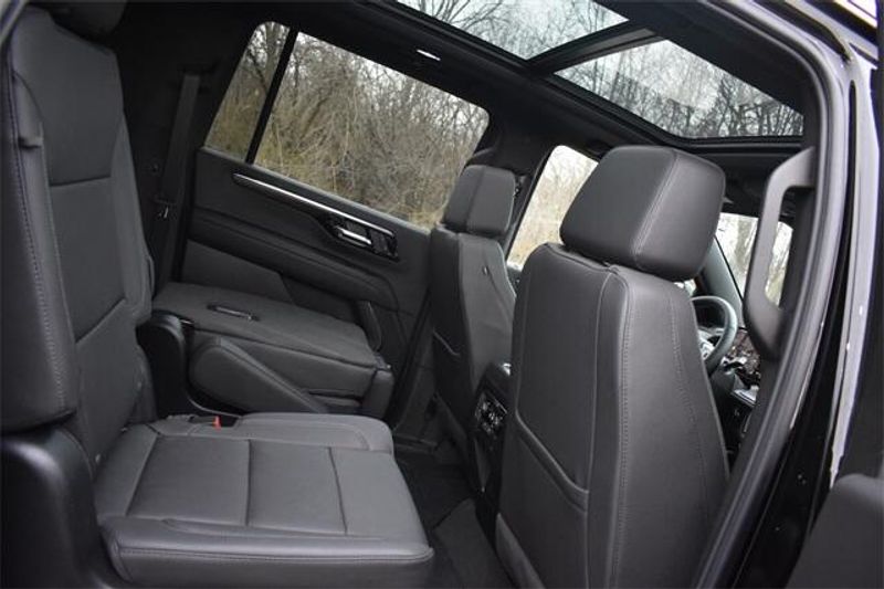 2025 Chevrolet Suburban Z71Image 20