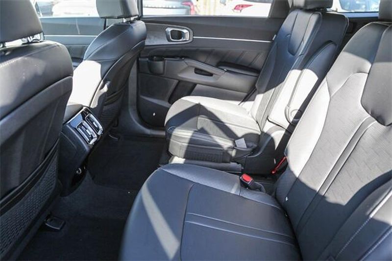 New 2025 Kia Sorento X-Line SXImage 9