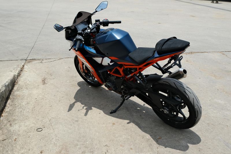 2024 KTM RC 390 BLUE Image 5