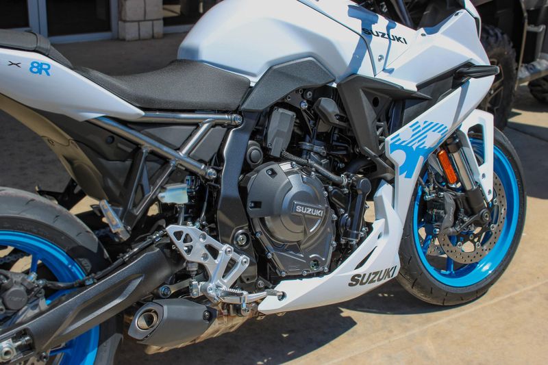 NEW 2026 SUZUKI GSX8R Image 9