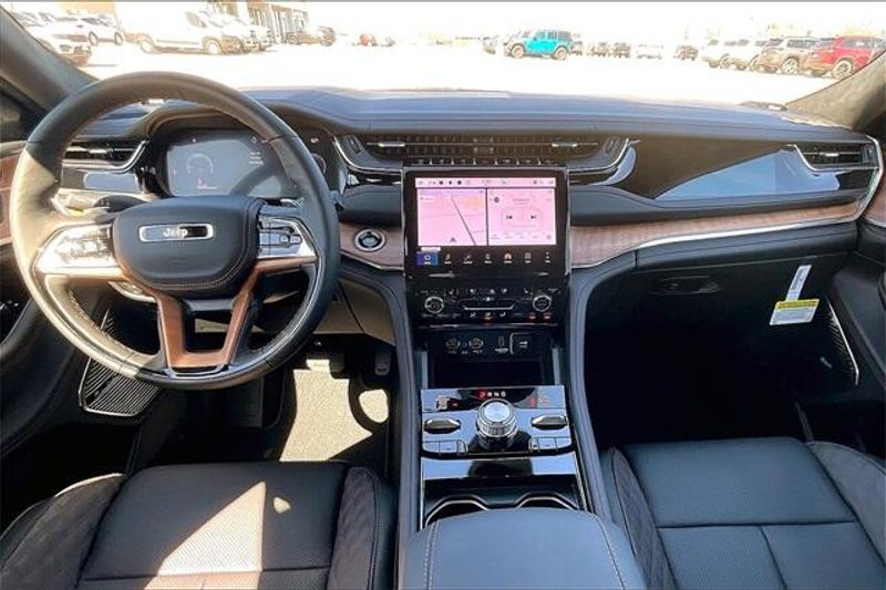 2025 Jeep Grand Cherokee L Summit Reserve 4x4Image 6