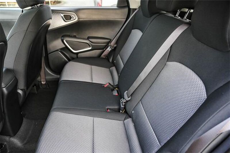 2025 Kia Soul LXImage 9