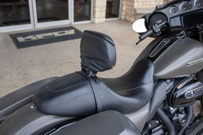 USED 2019 HARLEY STREET GLIDE SPECIAL Image 12
