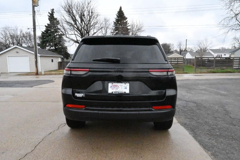 2025 Jeep Grand Cherokee Altitude XImage 7