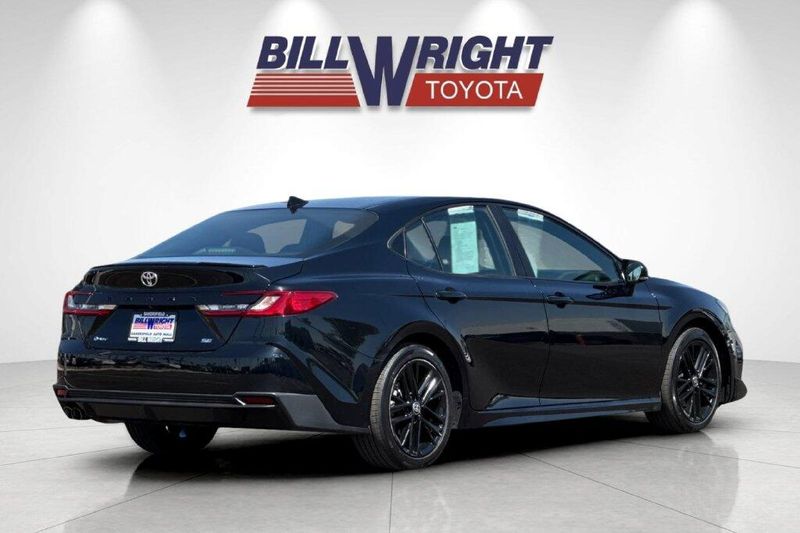 Used 2025 Toyota Camry SEImage 3
