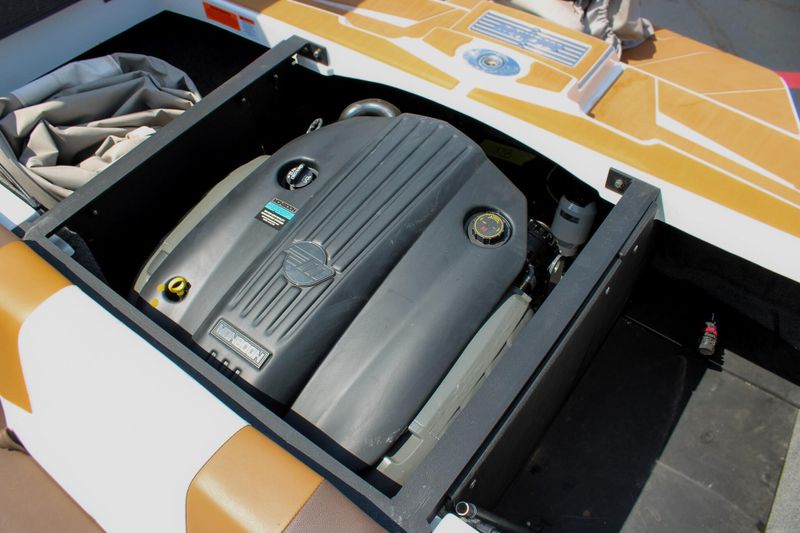2024 MALIBU 21 LX  in a WHITE exterior color. Family PowerSports (877) 886-1997 familypowersports.com 