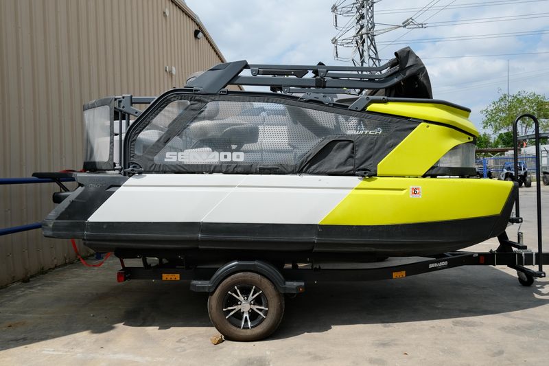 USED 2023 SEADOO SWITCH Image 2