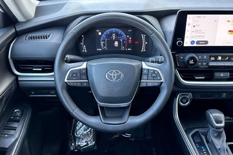 Used 2024 Toyota Grand Highlander XLEImage 13