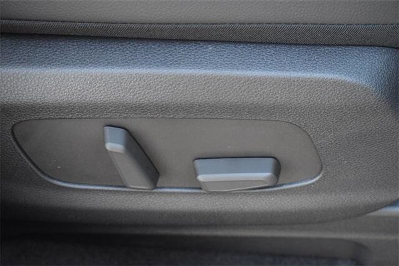 2025 Kia Carnival SX PrestigeImage 12
