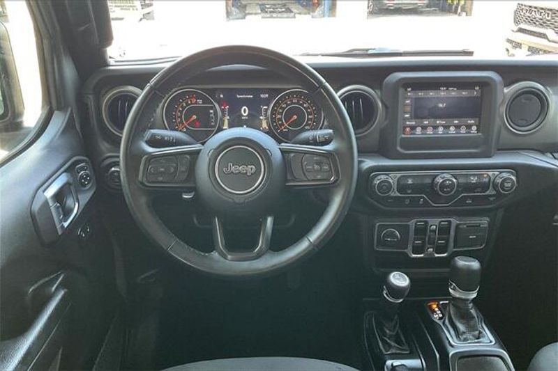 2022 Jeep Gladiator Willys photo 4