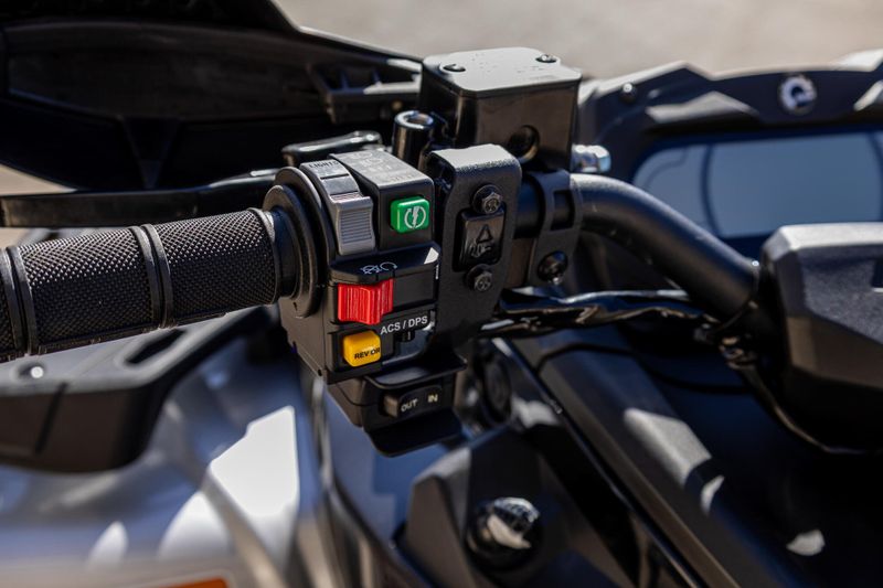 NEW 2026 CAN-AM OUTLANDER MAX XT-P 1000R WITH SMART-SHOX Image 16