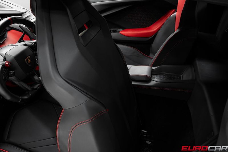 Used 2024 Lamborghini Revuelto *HUGE CARBON OPTIONS * FACTORY MATTE PAINT*Image 52