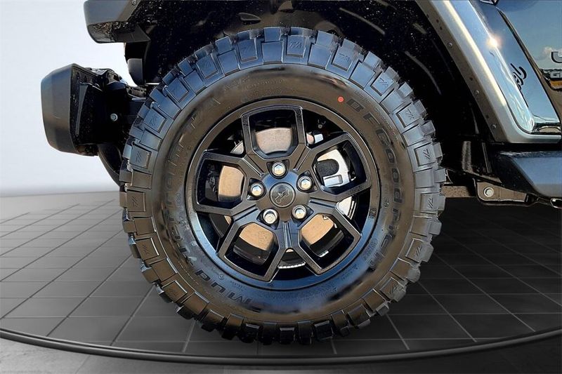 2025 Jeep Gladiator Sport photo 11