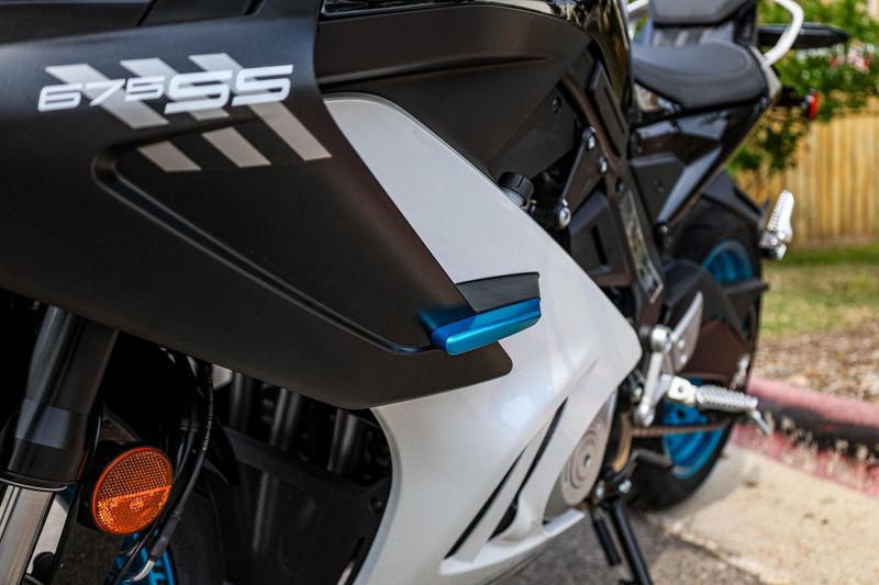 2025 CFMOTO 675SS  NEBULA WHITE Image 22