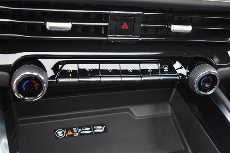 2025 Chevrolet Suburban PremierImage 36