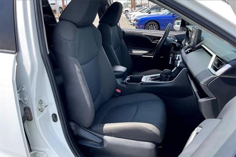 2022 Toyota RAV4 LEImage 6
