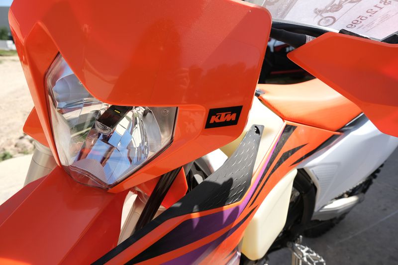 2024 KTM 500 XWF ORANGE Image 3