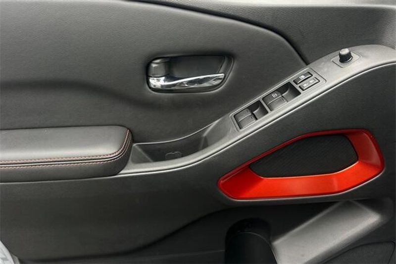 New 2025 Nissan Frontier PRO-XImage 8