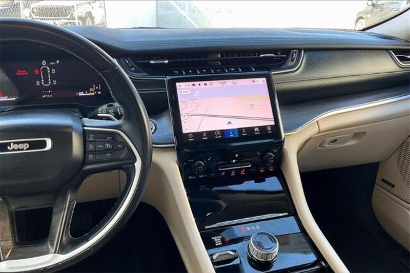 2021 Jeep Grand Cherokee Limited photo 2