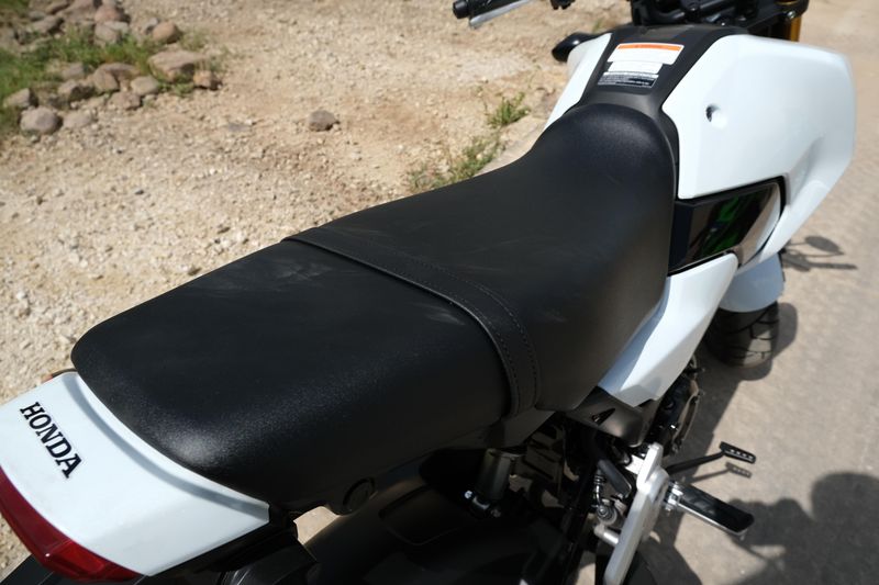 2025 Honda GROM ABS PEARL WHITEImage 6