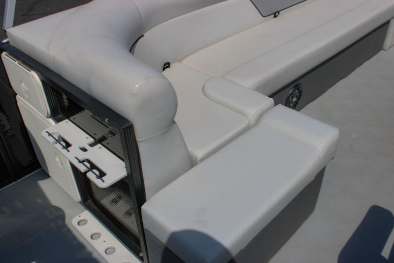 USED 2022 CREST CLASSIC FISH 220 C4 Image 39
