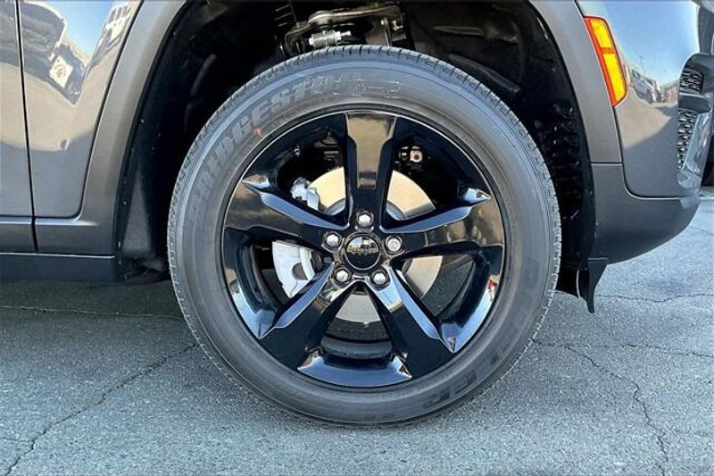 New 2025 Jeep Grand Cherokee Altitude 4x2Image 10