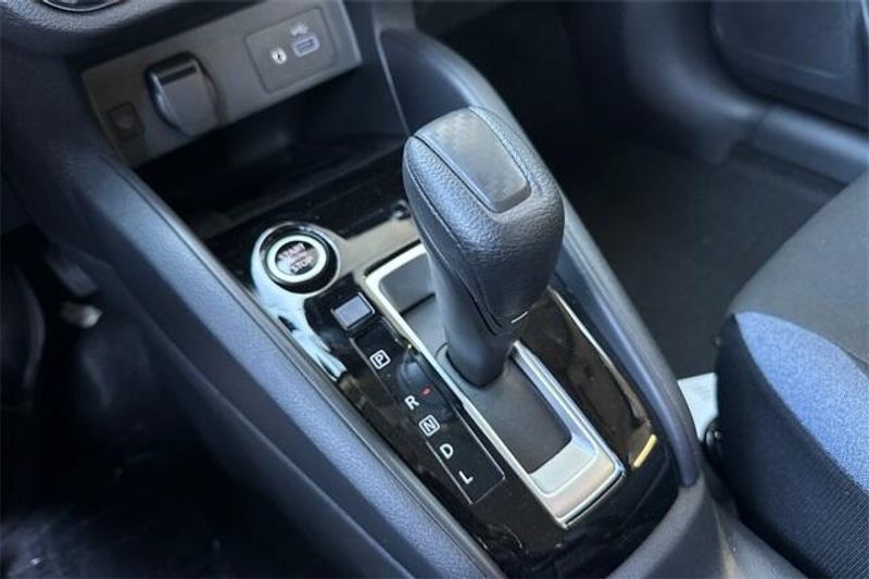 New 2025 Nissan Versa 1.6 SVImage 22