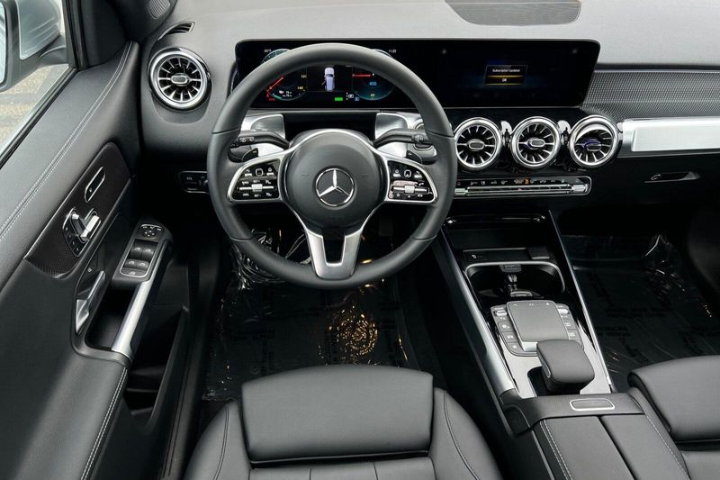 2023 Mercedes-Benz EQB 300Image 16