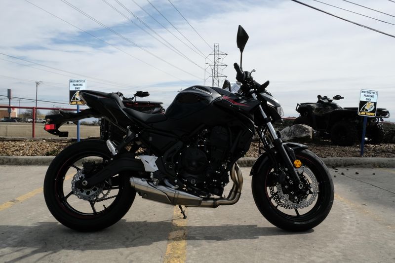 2025 Kawasaki Z650 METALLIC MATTE DARK GRAY AND METALLIC SPARK BLACKImage 10