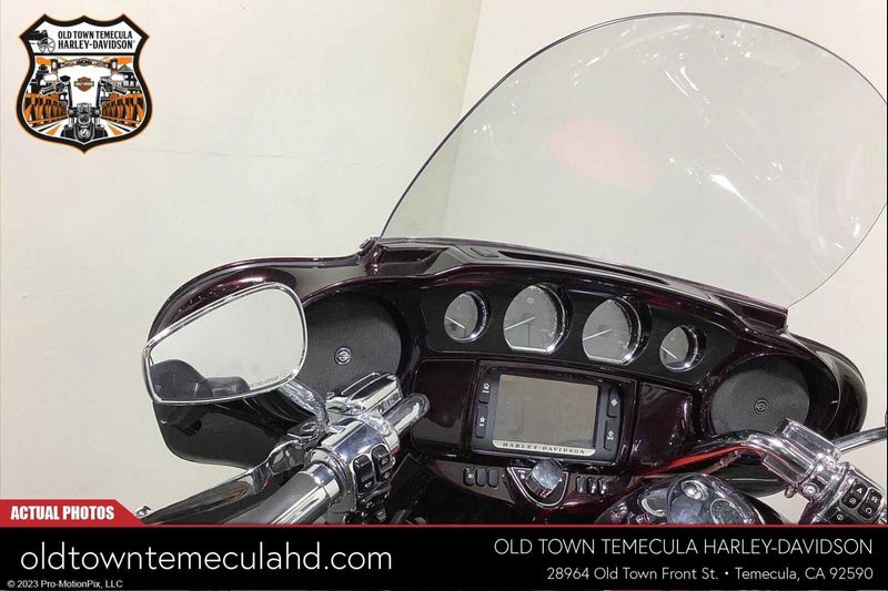 2017 Harley-Davidson Electra Glide in a BLK GNT/EL RED W/PINSTRIPE exterior color. BMW Motorcycles of Temecula – Southern California 951-395-0675 bmwmotorcyclesoftemecula.com 