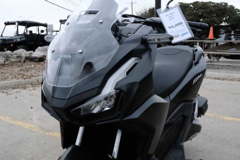 2025 Honda ADV160 MATTE BLACK METALLICImage 7